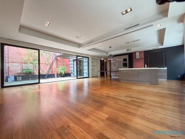 Véritable "Loft" avec terrasse/patio 30 m² à ciel ouvert