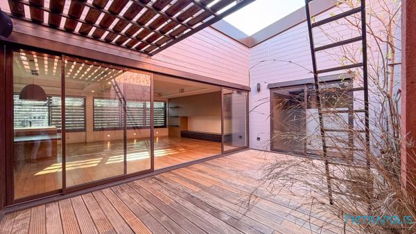 Véritable "Loft" avec terrasse/patio 30 m² à ciel ouvert