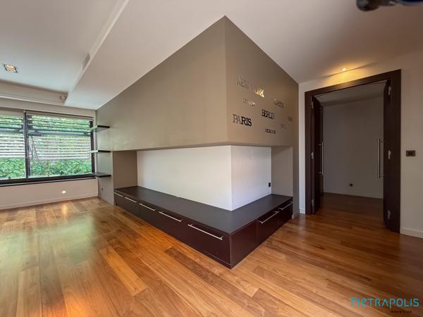 Véritable "Loft" avec terrasse/patio 30 m² à ciel ouvert