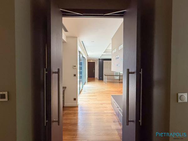 Véritable "Loft" avec terrasse/patio 30 m² à ciel ouvert