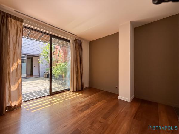 Véritable "Loft" avec terrasse/patio 30 m² à ciel ouvert