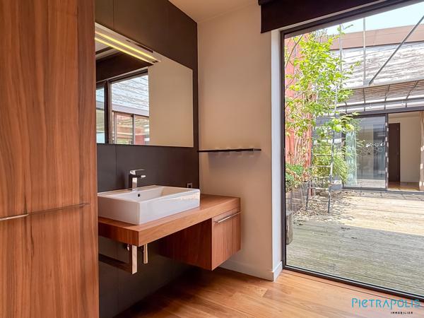 Véritable "Loft" avec terrasse/patio 30 m² à ciel ouvert
