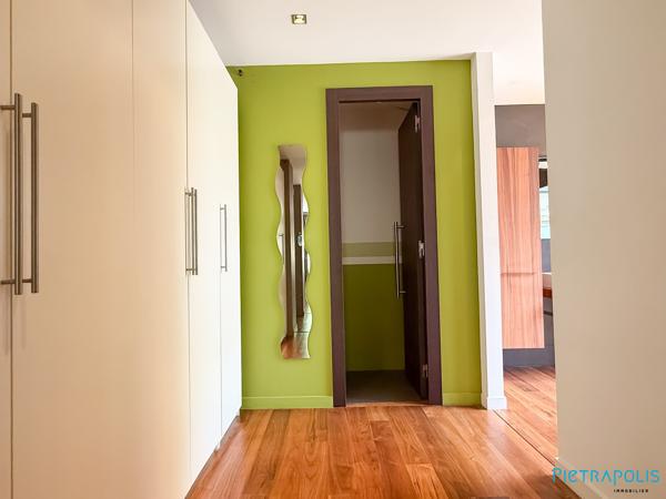 Véritable "Loft" avec terrasse/patio 30 m² à ciel ouvert