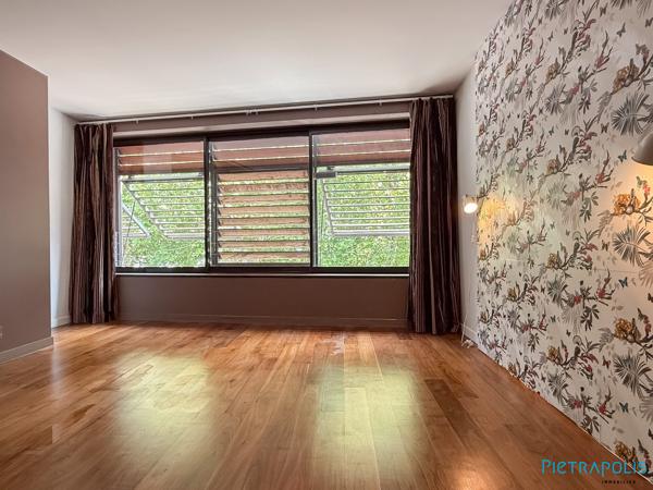 Véritable "Loft" avec terrasse/patio 30 m² à ciel ouvert