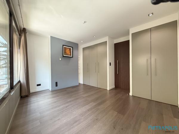 Véritable "Loft" avec terrasse/patio 30 m² à ciel ouvert