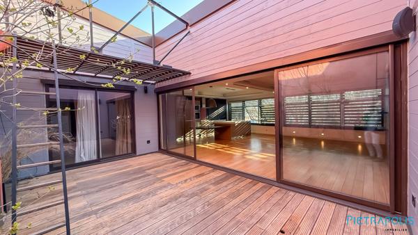 Véritable "Loft" avec terrasse/patio 30 m² à ciel ouvert