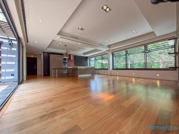 Véritable "Loft" avec terrasse/patio 30 m² à ciel ouvert
