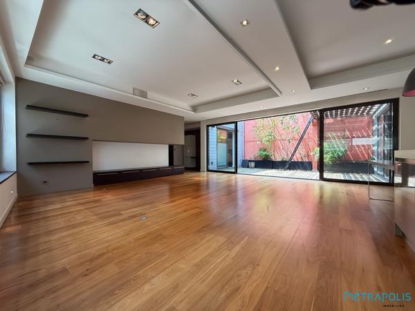 Véritable "Loft" avec terrasse/patio 30 m² à ciel ouvert
