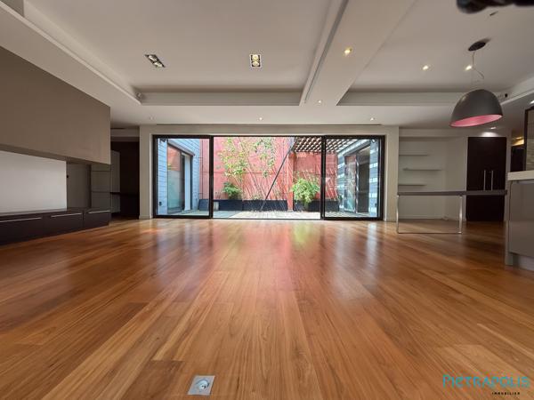 Véritable "Loft" avec terrasse/patio 30 m² à ciel ouvert