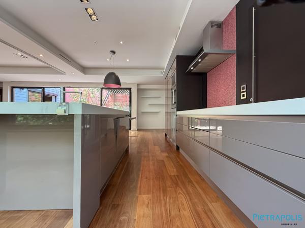 Véritable "Loft" avec terrasse/patio 30 m² à ciel ouvert