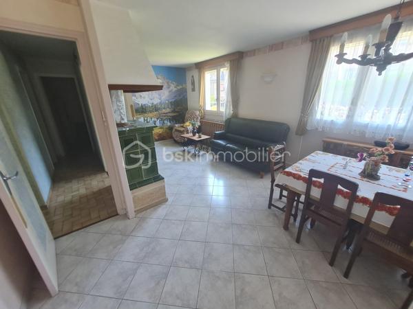 Cette jolie maison située dans la commune de RIEUX dans un quartier calme en bordure de forêt offre l'avantage d'être proche de toutes commodités. 
Vous êtes proche de la gare qui vous emmène en direction de Paris en 30 minutes, ainsi qu'à 20 minutes en voiture de l'autoroute A1 et 35 minutes de l'aéroport Roissy Charles De Gaulle.
Une école primaire est située dans la commune (environ 400m), le collège se trouve dans la ville voisine de BRENOUILLE.
Cette maison de 82.62m2 comprend au rez-de-chaussée une entrée avec placard, un séjour de 20m2, une cuisine, un WC, une salle d'eau ainsi que deux chambres.
A cela, il faut rajouter un espace partiellement aménagé de 17m2 composé d'une chambre et d'une salle d'eau équipée d'un WC. soit un total de 99m2
Un sous sol total de 86.62m2 avec possibilité de garer 2 véhicules, une cave et une partie buanderie.
A l'extérieur, un terrain de 1011 m2 composé d'arbres fruitiers, de 2 dépendances ainsi que d'un abri pour un troisième véhicule. Un coin de verdure vous permettra de profiter de la fraicheur de la forêt et de passer de bons moments en famille et entre amis à l'abri des regards.
Pour tout information ou effectuer une visite, contactez votre conseiller BSK IMMOBILIER : Fabian DHERSIGNERIE Tél: 06 15 94 51 36, E-mail: f.dhersignerie@bskimmobilier.com
EI Agent Commercial immatriculé au RSAC de Beauvais sous le numéro 943 635 615
Prix : 245 000€ (Honoraires à la charge du vendeur)