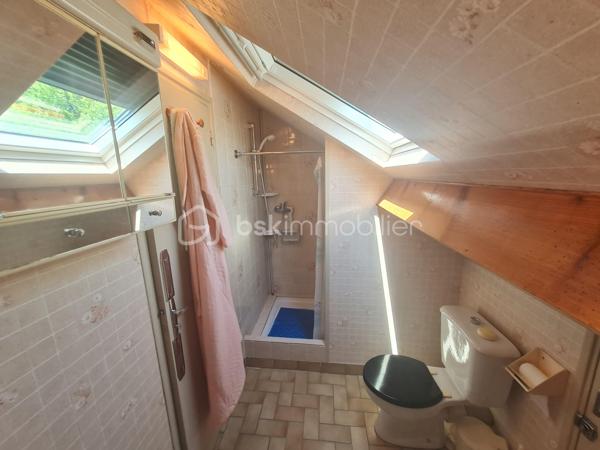 Cette jolie maison située dans la commune de RIEUX dans un quartier calme en bordure de forêt offre l'avantage d'être proche de toutes commodités. 
Vous êtes proche de la gare qui vous emmène en direction de Paris en 30 minutes, ainsi qu'à 20 minutes en voiture de l'autoroute A1 et 35 minutes de l'aéroport Roissy Charles De Gaulle.
Une école primaire est située dans la commune (environ 400m), le collège se trouve dans la ville voisine de BRENOUILLE.
Cette maison de 82.62m2 comprend au rez-de-chaussée une entrée avec placard, un séjour de 20m2, une cuisine, un WC, une salle d'eau ainsi que deux chambres.
A cela, il faut rajouter un espace partiellement aménagé de 17m2 composé d'une chambre et d'une salle d'eau équipée d'un WC. soit un total de 99m2
Un sous sol total de 86.62m2 avec possibilité de garer 2 véhicules, une cave et une partie buanderie.
A l'extérieur, un terrain de 1011 m2 composé d'arbres fruitiers, de 2 dépendances ainsi que d'un abri pour un troisième véhicule. Un coin de verdure vous permettra de profiter de la fraicheur de la forêt et de passer de bons moments en famille et entre amis à l'abri des regards.
Pour tout information ou effectuer une visite, contactez votre conseiller BSK IMMOBILIER : Fabian DHERSIGNERIE Tél: 06 15 94 51 36, E-mail: f.dhersignerie@bskimmobilier.com
EI Agent Commercial immatriculé au RSAC de Beauvais sous le numéro 943 635 615
Prix : 245 000€ (Honoraires à la charge du vendeur)