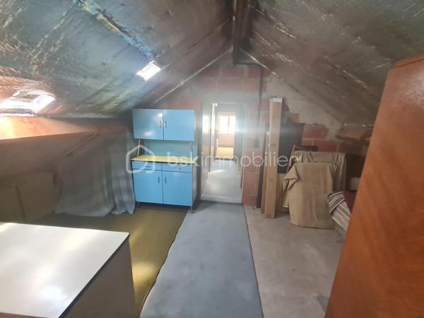 Cette jolie maison située dans la commune de RIEUX dans un quartier calme en bordure de forêt offre l'avantage d'être proche de toutes commodités. 
Vous êtes proche de la gare qui vous emmène en direction de Paris en 30 minutes, ainsi qu'à 20 minutes en voiture de l'autoroute A1 et 35 minutes de l'aéroport Roissy Charles De Gaulle.
Une école primaire est située dans la commune (environ 400m), le collège se trouve dans la ville voisine de BRENOUILLE.
Cette maison de 82.62m2 comprend au rez-de-chaussée une entrée avec placard, un séjour de 20m2, une cuisine, un WC, une salle d'eau ainsi que deux chambres.
A cela, il faut rajouter un espace partiellement aménagé de 17m2 composé d'une chambre et d'une salle d'eau équipée d'un WC. soit un total de 99m2
Un sous sol total de 86.62m2 avec possibilité de garer 2 véhicules, une cave et une partie buanderie.
A l'extérieur, un terrain de 1011 m2 composé d'arbres fruitiers, de 2 dépendances ainsi que d'un abri pour un troisième véhicule. Un coin de verdure vous permettra de profiter de la fraicheur de la forêt et de passer de bons moments en famille et entre amis à l'abri des regards.
Pour tout information ou effectuer une visite, contactez votre conseiller BSK IMMOBILIER : Fabian DHERSIGNERIE Tél: 06 15 94 51 36, E-mail: f.dhersignerie@bskimmobilier.com
EI Agent Commercial immatriculé au RSAC de Beauvais sous le numéro 943 635 615
Prix : 245 000€ (Honoraires à la charge du vendeur)