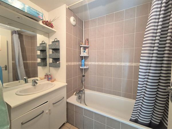 Grenoble / Nouveauté – Duplex T4 de 99 m² en dernier étage avec salle de jeu et terrasse avec vue montagne