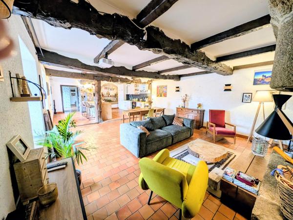 Longère rénovée 210m² à 10 mn de Dinan