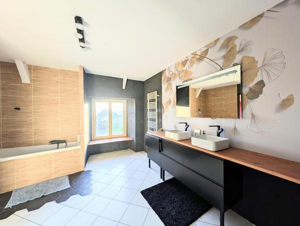 Longère rénovée 210m² à 10 mn de Dinan