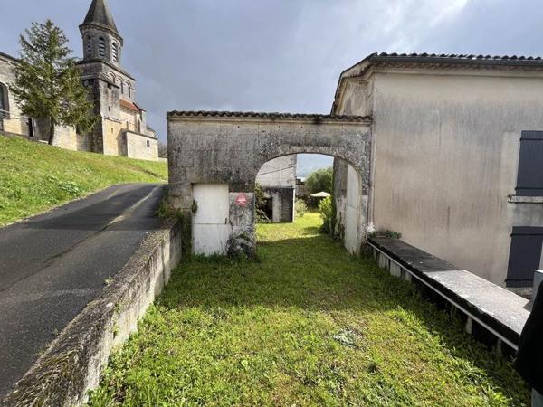 Maison à vendre |  Saint-Simeux |  7 pièces | 149 m²