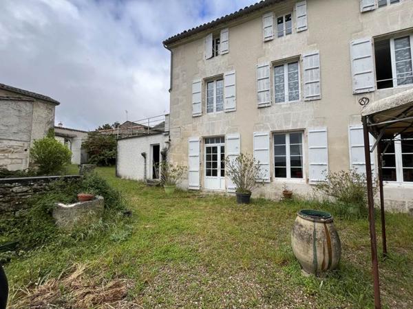 Maison à vendre |  Saint-Simeux |  7 pièces | 149 m²