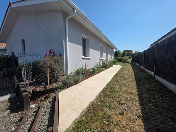 NARROSSE, maison contemporaine de plain-pied