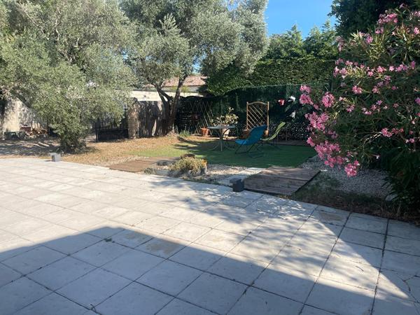 AVIGNON - CHATEAUNEUF DE GADAGNE - MAISON AU CALME EN FOND IMPASSE DE 104 M² SURF HAB SUR 415 M² DE TERRAIN 2 CHAMBRES EN PLAIN PIED!