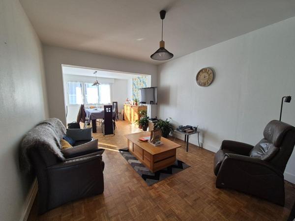 Belle maison rénovée de 117 m² + grand potentiel d'aménagement - Lanester (Morbihan) à 400 m du centre  - 7 min de Lorient  - 8 min de Caudan - 10 min d'Hennebont - 8 min de la mer