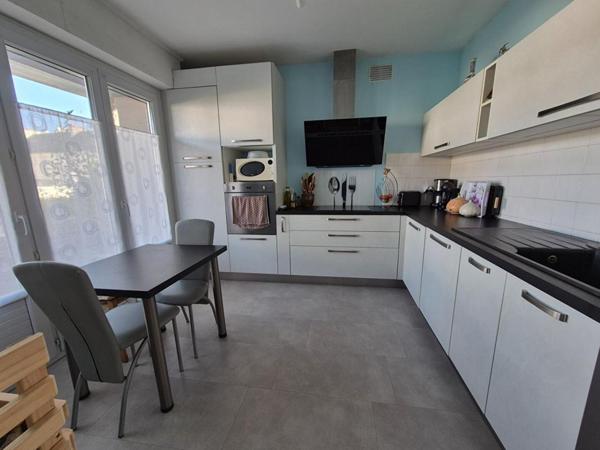 Belle maison rénovée de 117 m² + grand potentiel d'aménagement - Lanester (Morbihan) à 400 m du centre  - 7 min de Lorient  - 8 min de Caudan - 10 min d'Hennebont - 8 min de la mer