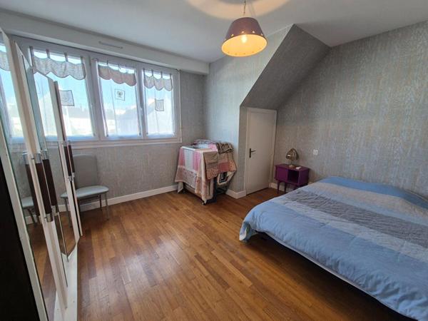 Belle maison rénovée de 117 m² + grand potentiel d'aménagement - Lanester (Morbihan) à 400 m du centre  - 7 min de Lorient  - 8 min de Caudan - 10 min d'Hennebont - 8 min de la mer