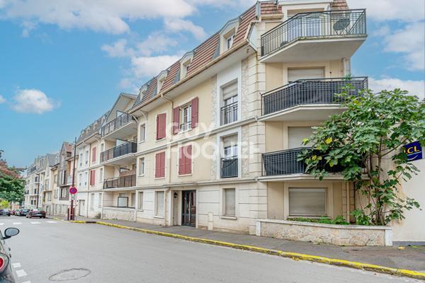 Appartement baigné de lumière avec balcon