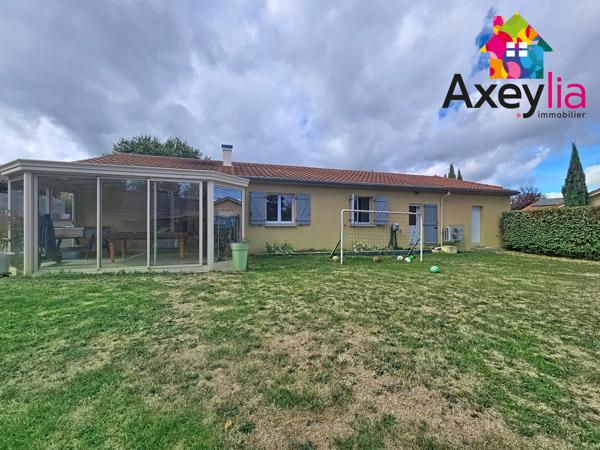 A VENDRE - RENAISON - MAISON DE PLAIN PIED AVEC 5 CHAMBRES ET GARAGE