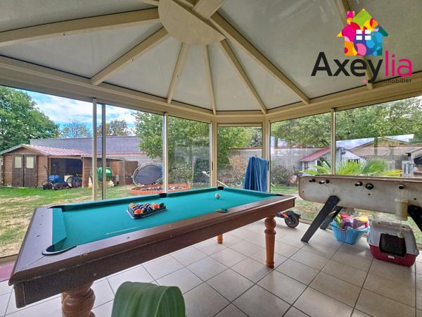 A VENDRE - RENAISON - MAISON DE PLAIN PIED AVEC 5 CHAMBRES ET GARAGE