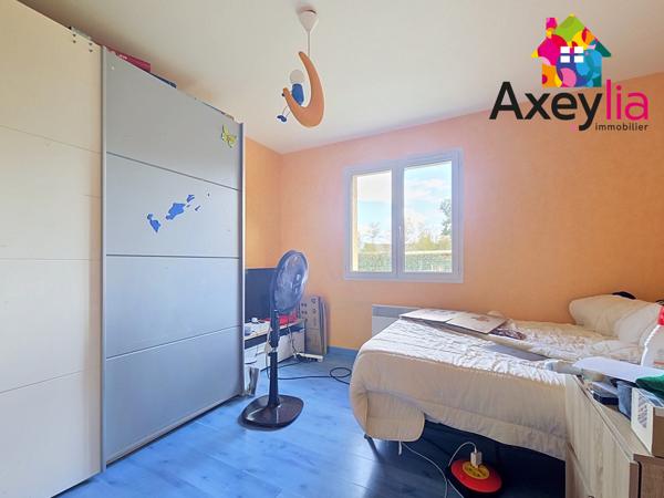 A VENDRE - RENAISON - MAISON DE PLAIN PIED AVEC 5 CHAMBRES ET GARAGE
