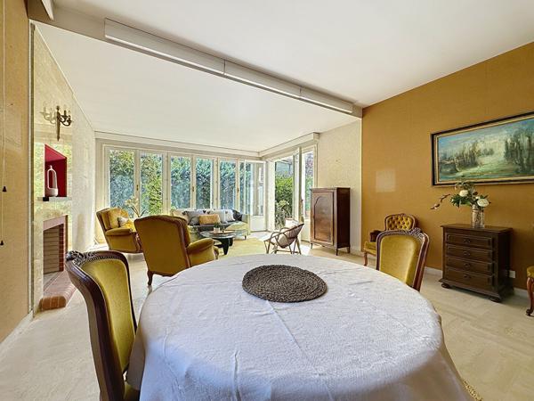 A vendre quartier prisé (Beausoleil Haut) Montauban 82 maison d'architecte 4 chambres 1 bureau garage jardin arboré