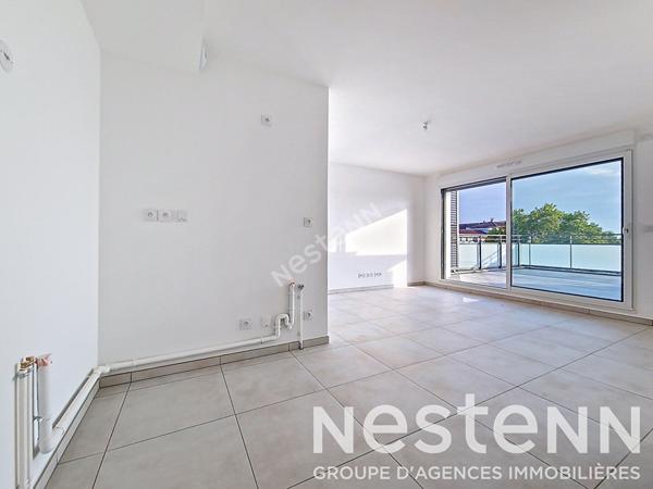 GENAS Hyper Centre - Attique NEUF en frais de notaire réduits - 3 pièces de 79.37m² avec large terrasse et vue dégagée