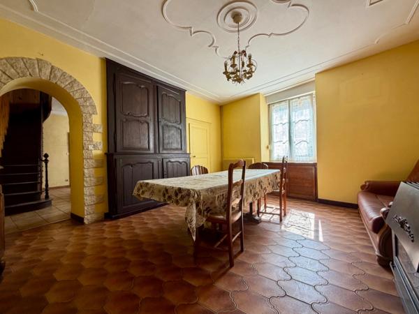 MAISON DE VILLAGE 3 CHAMBRES AVEC GRANGE