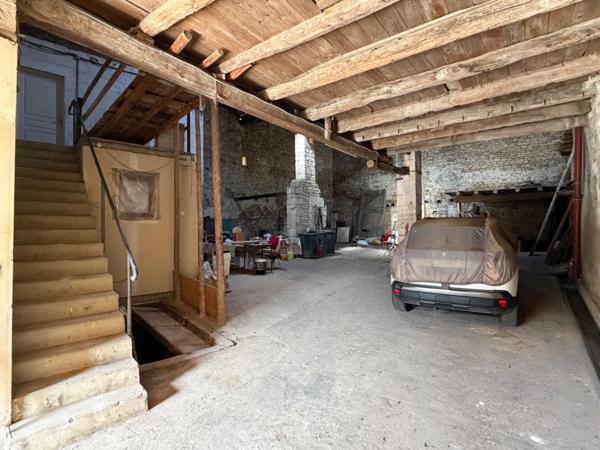 MAISON DE VILLAGE 3 CHAMBRES AVEC GRANGE