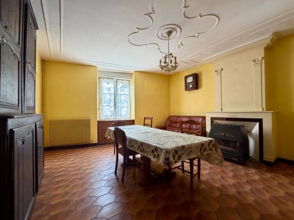 MAISON DE VILLAGE 3 CHAMBRES AVEC GRANGE