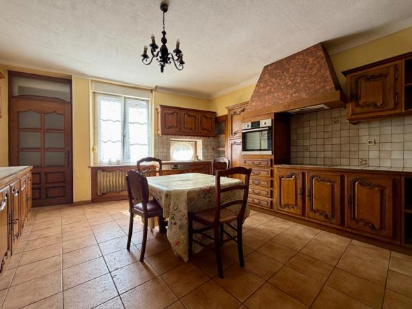 MAISON DE VILLAGE 3 CHAMBRES AVEC GRANGE