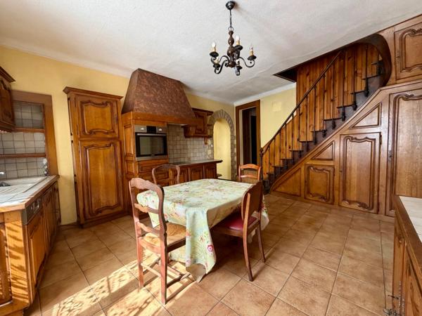 MAISON DE VILLAGE 3 CHAMBRES AVEC GRANGE