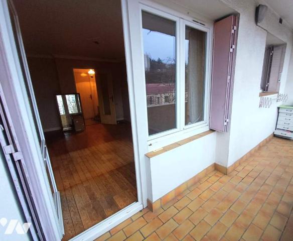 Appartement avec balcon et cave