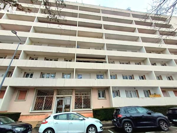 Appartement avec balcon et cave