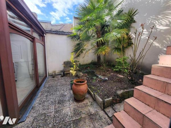 QUARTIER JAMIN - maison de ville avec cour et garage