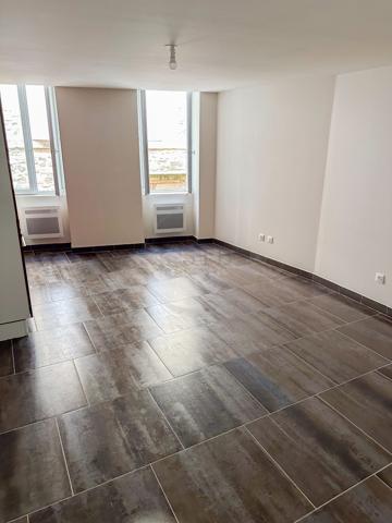 Appartement T2 rénové avec cuisine ouverte à Aubenas