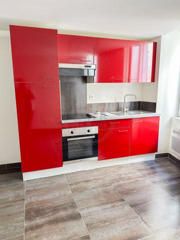 Appartement T2 rénové avec cuisine ouverte à Aubenas