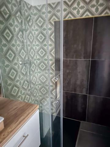 Appartement T2 rénové avec cuisine ouverte à Aubenas