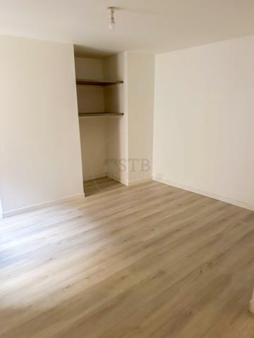Appartement T2 rénové avec cuisine ouverte à Aubenas