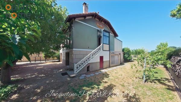 Maison de ville de 1900 avec grand jardin et dépendances.