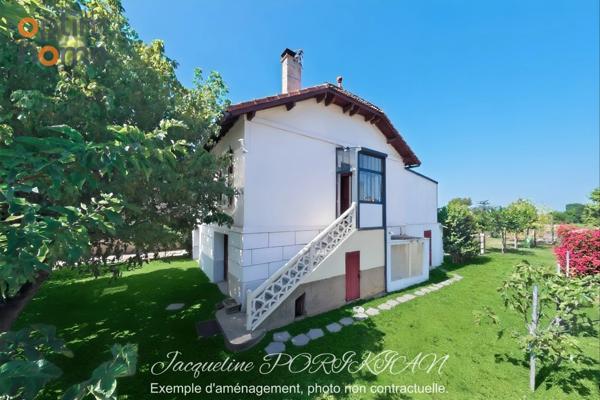 Maison de ville de 1900 avec grand jardin et dépendances.