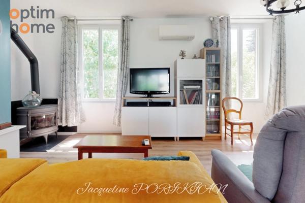 Maison de ville de 1900 avec grand jardin et dépendances.