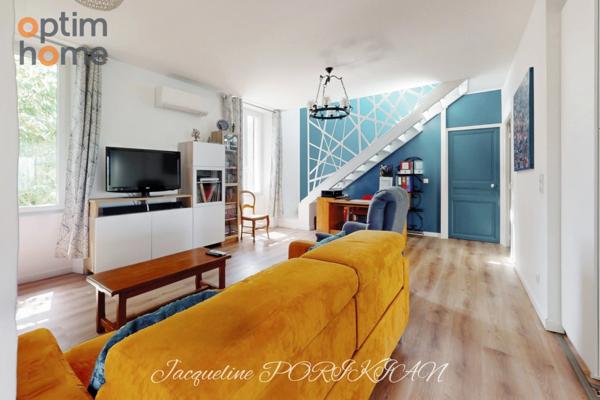 Maison de ville de 1900 avec grand jardin et dépendances.