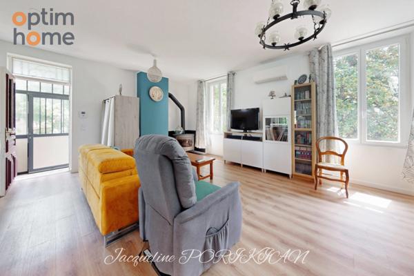 Maison de ville de 1900 avec grand jardin et dépendances.